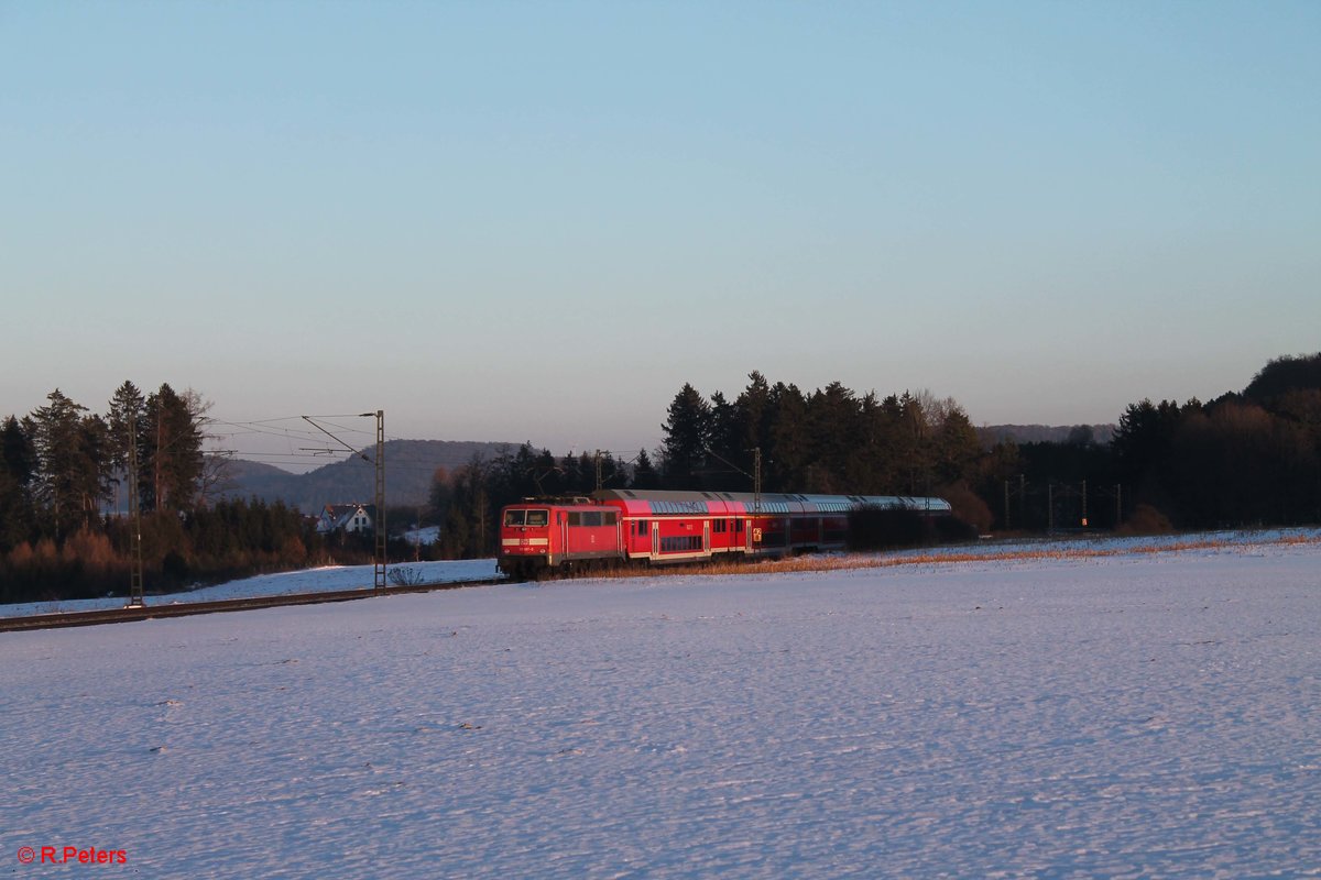 111 197-0 schiebt den RE 4863 Nürnberg - München bei Seubersdorf. 19.01.17