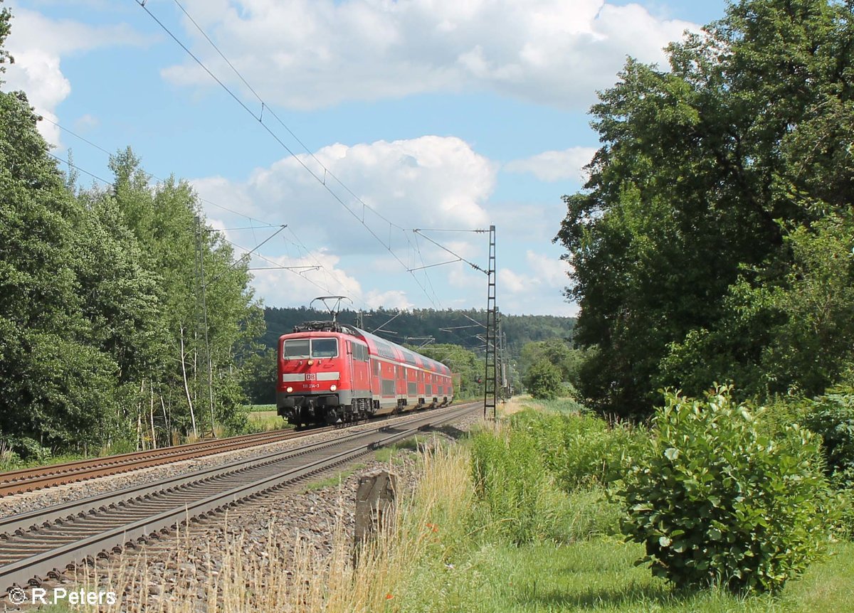 111 214-3 zieht den RE 4858 München - Nürnberg bei Postbauer-Heng. 03.07.20