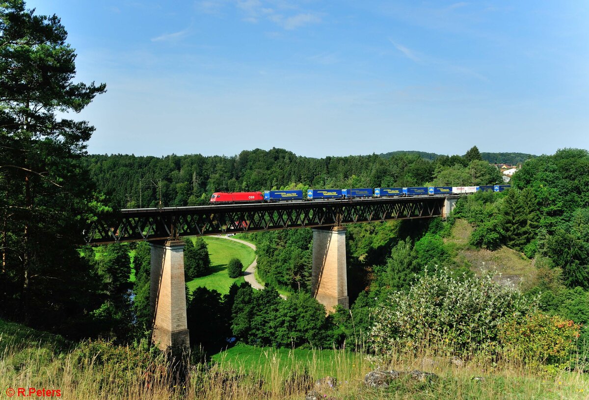 1116 041  Carmen & Cristian  zieht bei Beratzhausen ein LKW-Walter gen Regensburg. 21.08.21