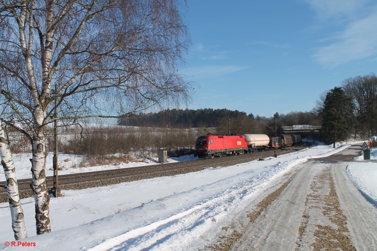 1116 105-8 zieht ein gemischten Güterzug bei Sinsgrün in Richtung Nürnberg. 19.01.17