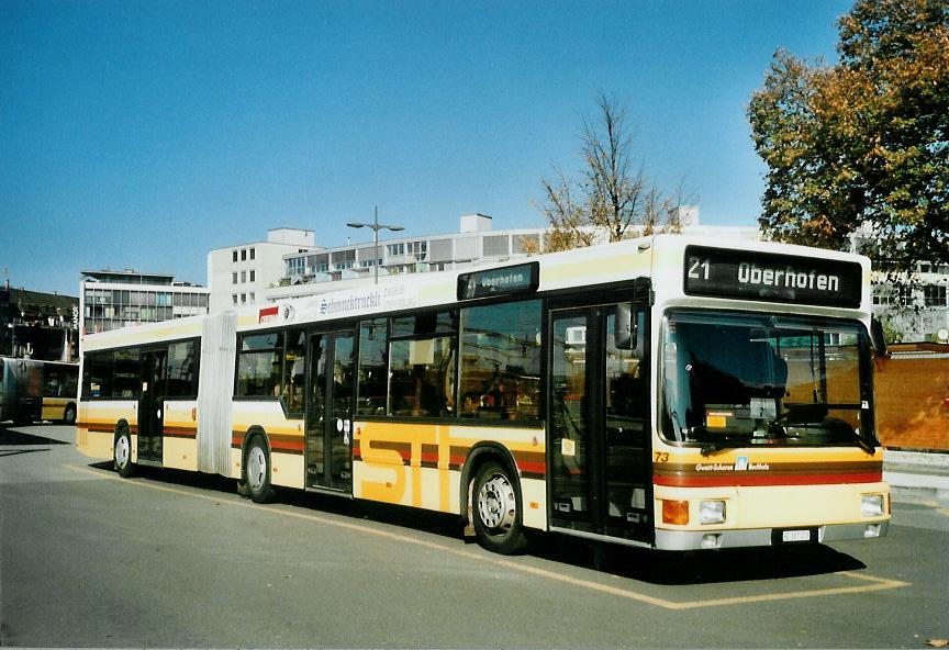 (111'701) - STI Thun - Nr. 73/BE 387'073 - MAN am 19. Oktober 2008 beim Bahnhof Thun (prov. Haltestelle)