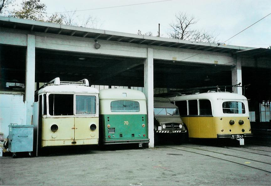 (111'833) - STI Thun - Nr. 7 + 1 - Berna/Gangloff Trolleybusse am 9. November 2008 in Bern, Burgernziel