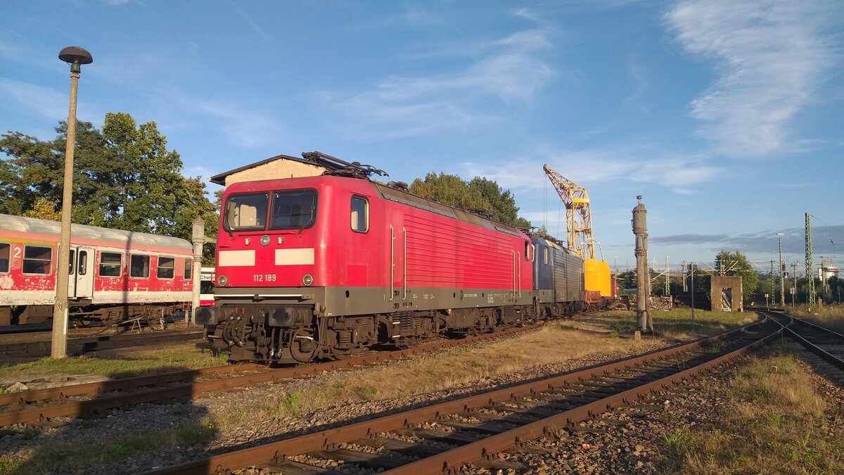 112 189 und 143 173-3 abgestellt im BW Glauchau. 03.20.23