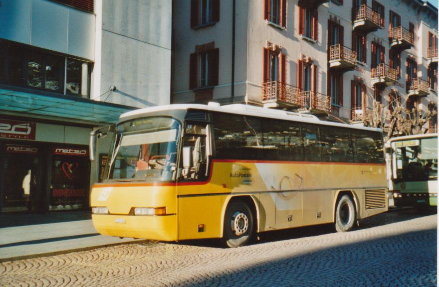 (112'332) - AutoPostale Ticino - TI 215'280 - Neoplan am 7. Dezember 2008 beim Bahnhof Bellinzona