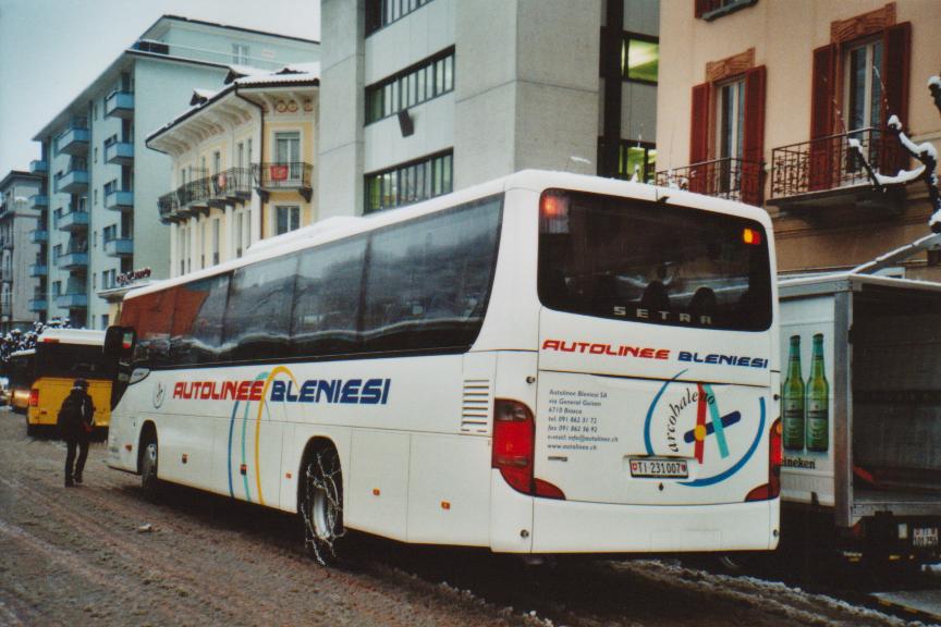 (112'714) - ABl Biasca - Nr. 7/TI 231'007 - Setra am 10. Dezember 2008 beim Bahnhof Bellinzona