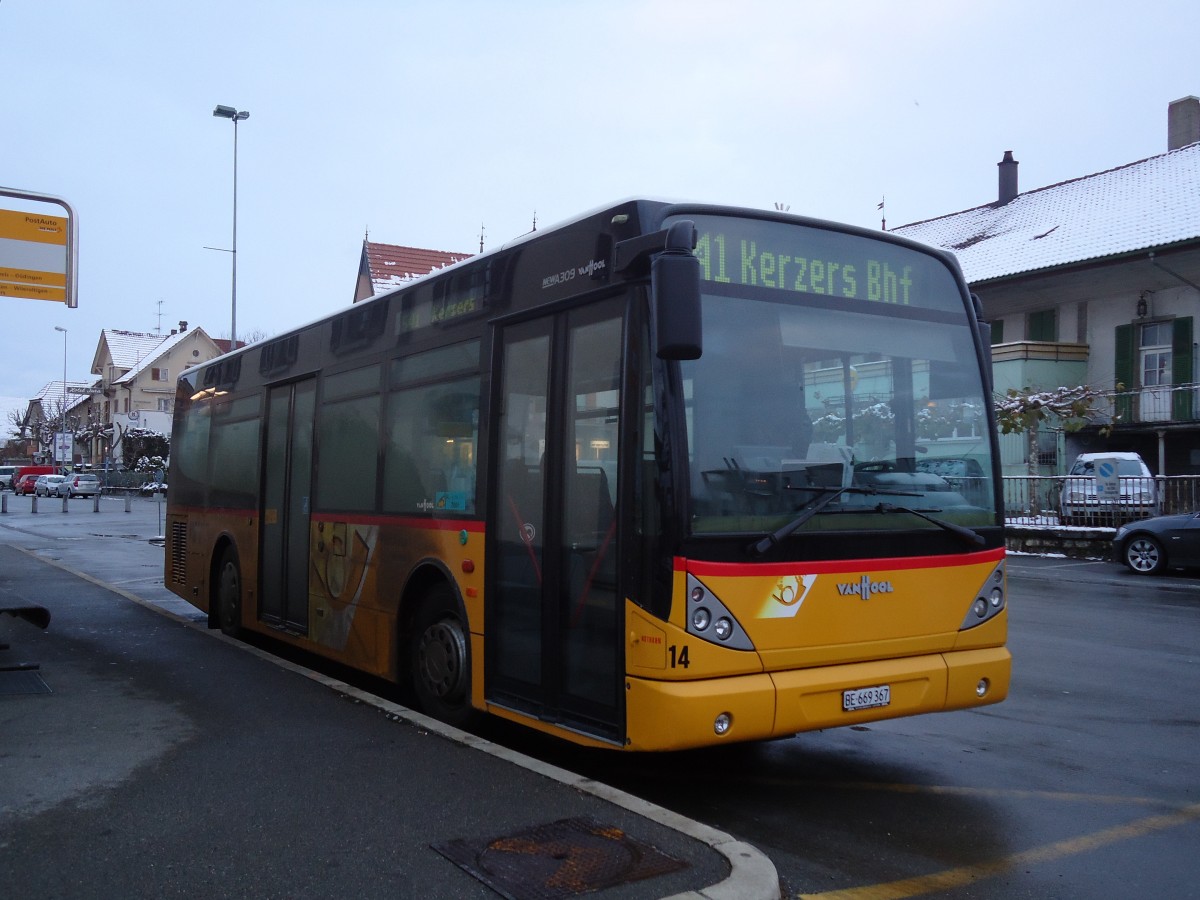 (113'112) - Klopfstein, Laupen - Nr. 14/BE 669'367 - Van Hool (ex STB Laupen) am 26. November 2010 beim Bahnhof Ddingen