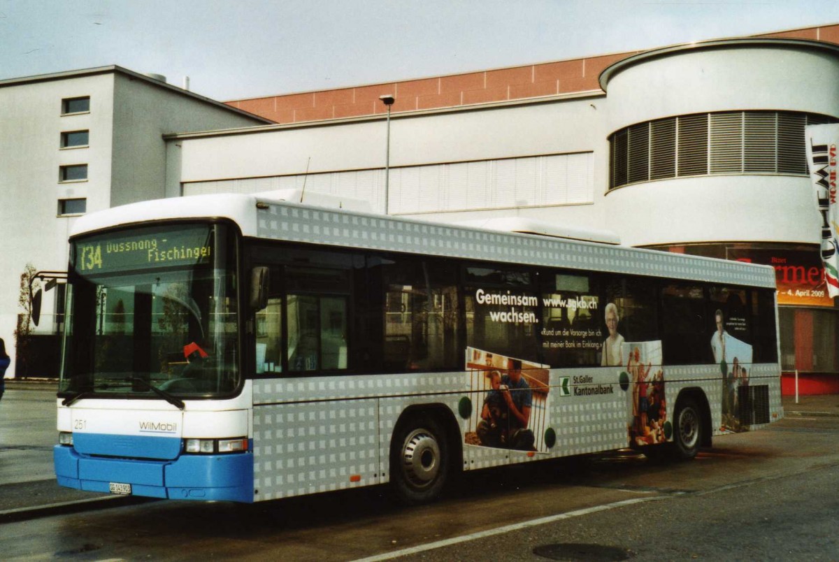 (114'026) - WilMobil, Wil - Nr. 251/SG 143'903 - Volvo/Hess (ex BOS Wil Nr. 22) am 21. Januar 2009 beim Bahnhof Wil