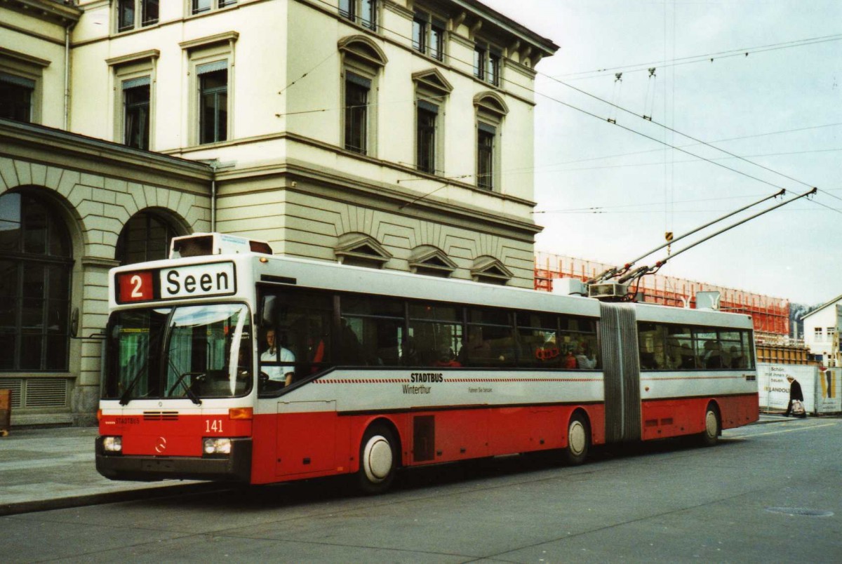 (114'116) - SW Winterthur - Nr. 141 - Mercedes Gelenktrolleybus am 21. Januar 2009 beim Hauptbahnhof Winterthur