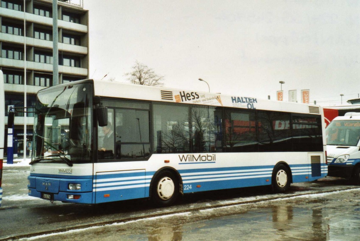 (114'514) - WilMobil, Weil - Nr. 224/SG 245'704 - MAN/Gppel (ex Wick, Wil Nr. 4) am 18. Februar 2009 beim Bahnhof Wil