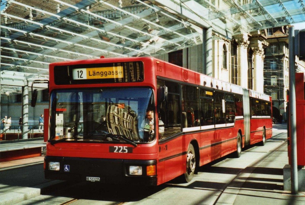 (115'214) - Bernmobil, Bern - Nr. 225/BE 513'225 - MAN am 16. Mrz 2009 beim Bahnhof Bern