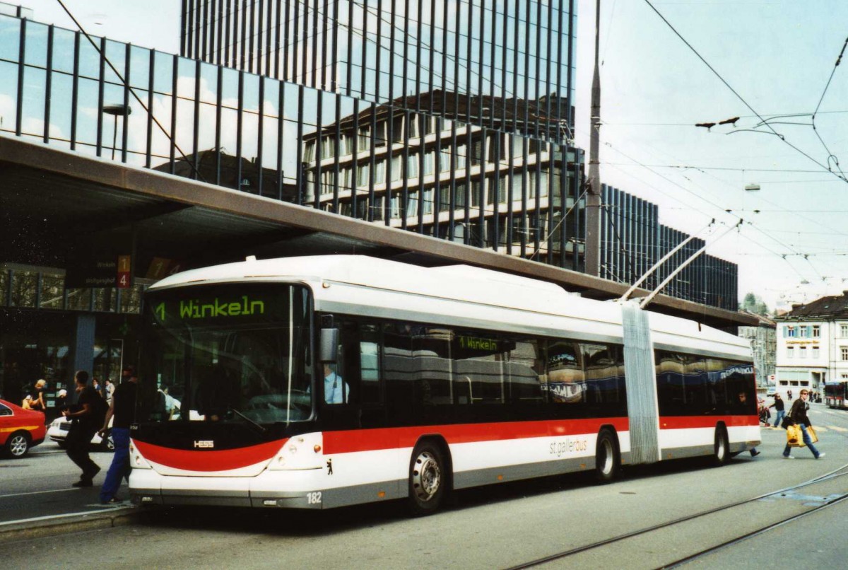 (116'007) - St. Gallerbus, St. Gallen - Nr. 182 - Hess/Hess Gelenktrolleybus am 22. April 2009 beim Bahnhof St. Gallen