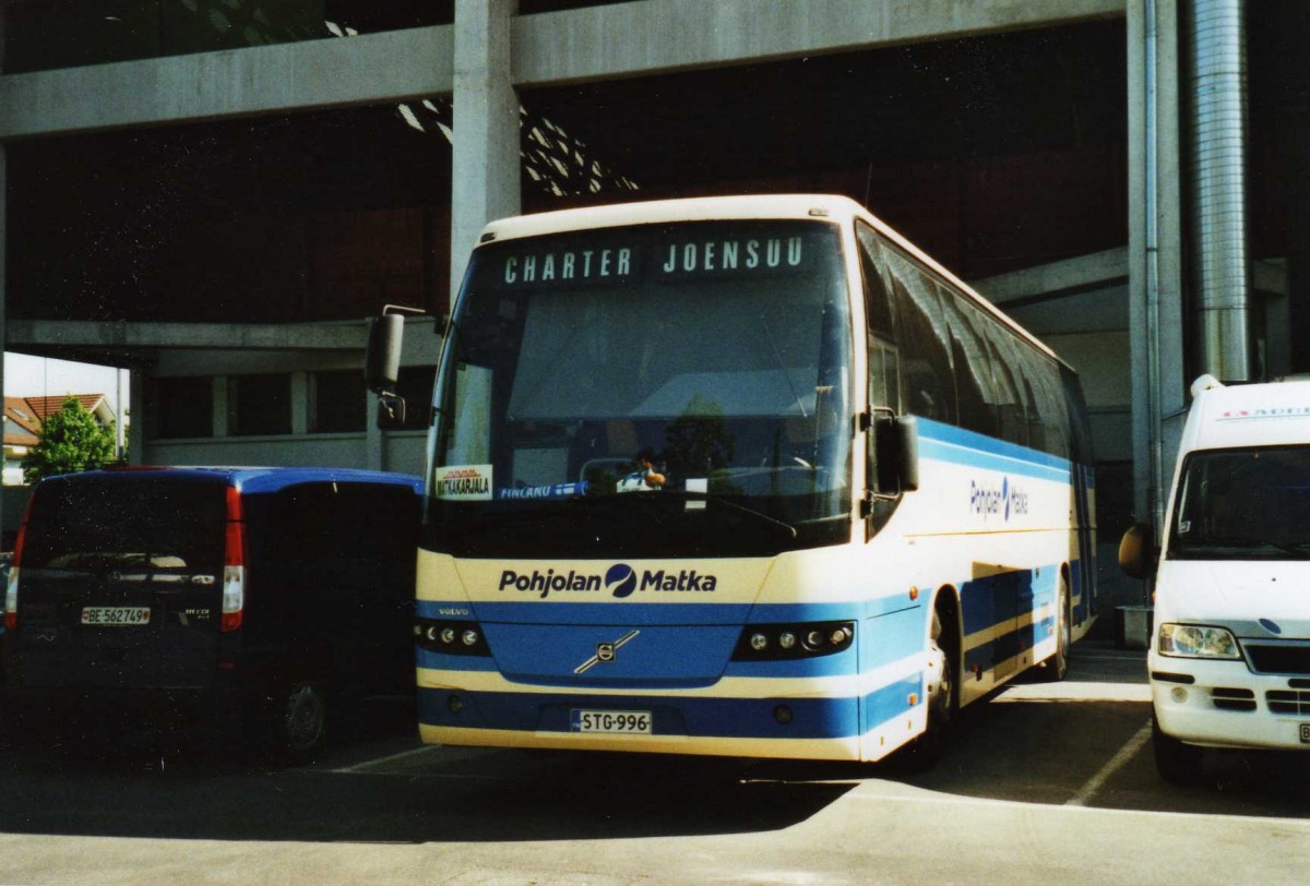 (116'403) - Aus Finnland: Pohjolan, Matka - Nr. 96/STG-996 - Volvo am 9. Mai 2009 in Thun, Grabengut