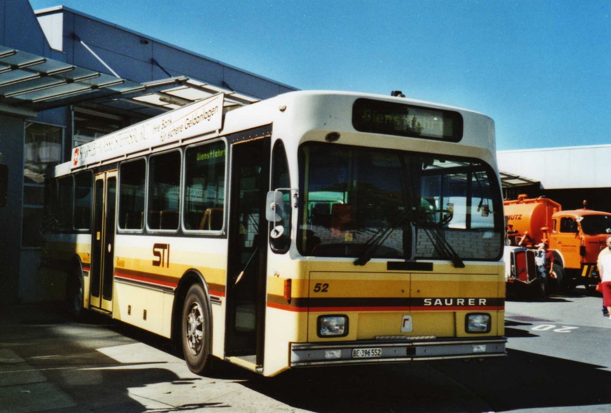 (117'536) - STI Thun - Nr. 52/BE 396'552 - Saurer/R&J am 13. Juni 2009 in Thun, Garage