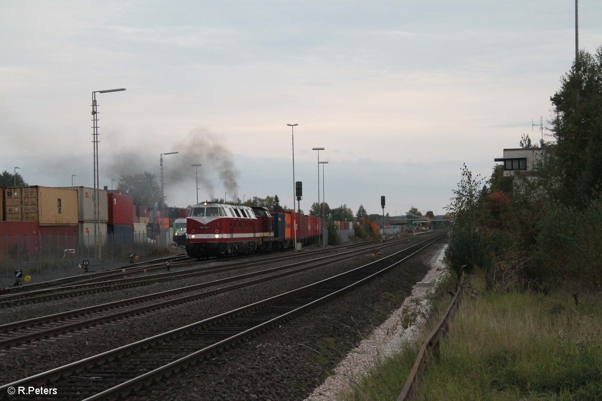 118 770 und 204 237 ziehen den ersten Teil des Wiesau Containerzugs nach Hof raus aus dem Gelände vom Ziegler. 04.10.17