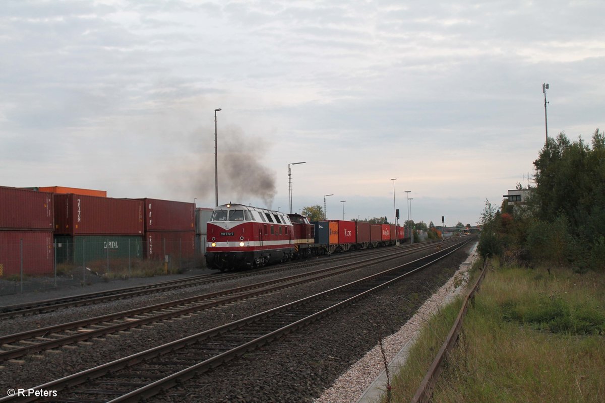 118 770 und 204 237 ziehen den ersten Teil des Wiesau Containerzugs nach Hof raus aus dem Gelände vom Ziegler. 04.10.17