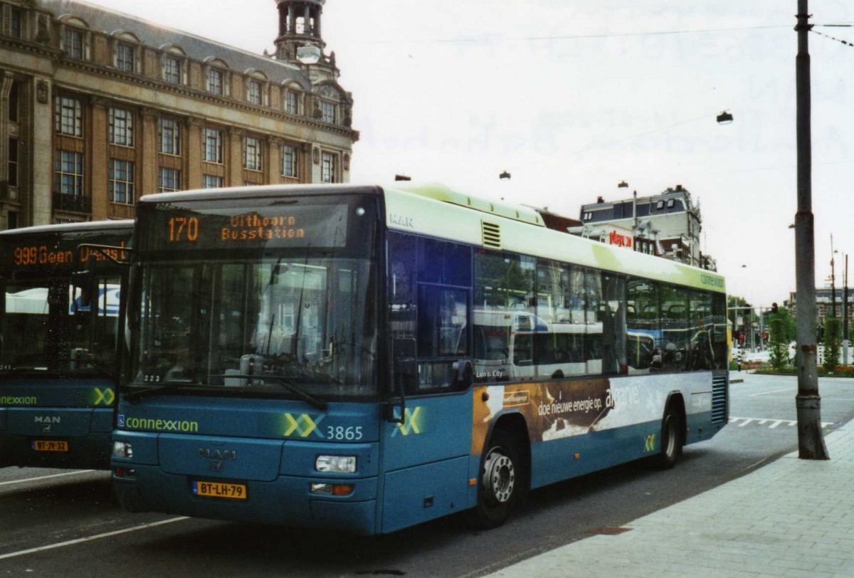 (118'331) - Connexxion - Nr. 3865/BT-LH-79 - MAN am 6. Juli 2009 beim Bahnhof Amsterdam