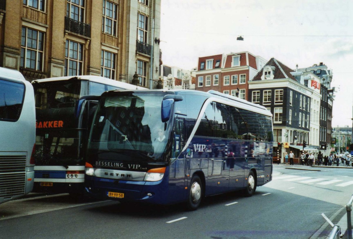 (118'337) - Besseling, Amersfoort - BV-VV-58 - Setra am 6. Juli 2009 beim Bahnhof Amsterdam