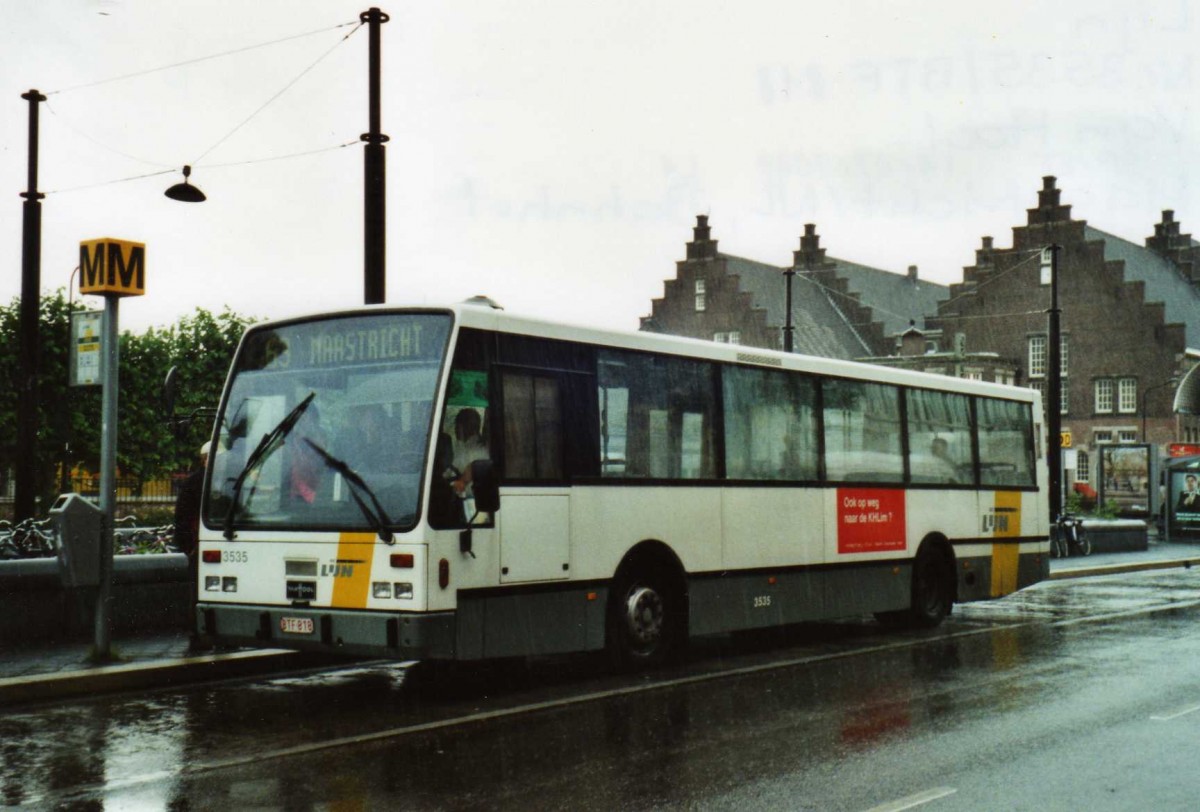 (118'631) - Aus Belgien: De Lijn, Mechelen - Nr. 3535/BTF-818 - Van Hool am 8. Juli 2009 beim Bahnhof Maastricht