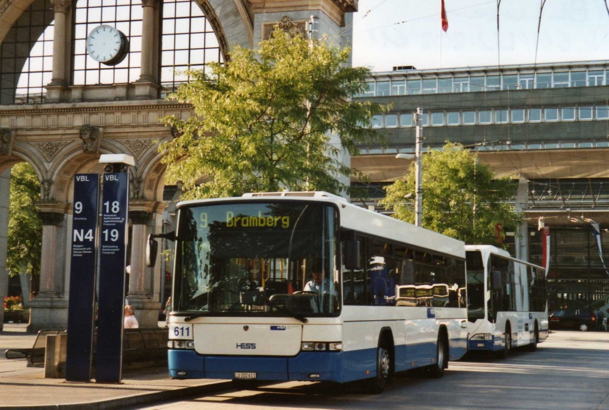 (119'635) - VBL Luzern - Nr. 611/LU 202'611 - Scania/Hess am 15. August 2009 beim Bahnhof Luzern