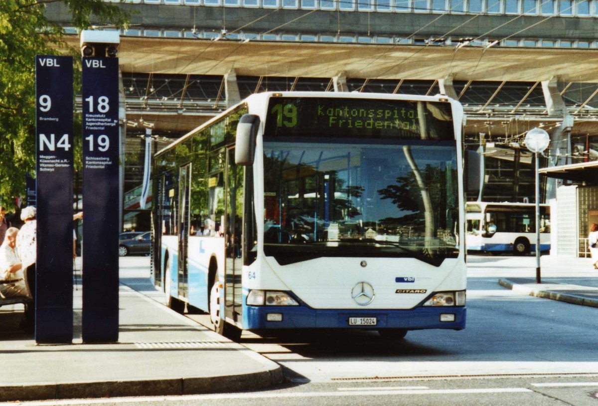 (119'719) - VBL Luzern - Nr. 564/LU 15'024 - Mercedes (ex Gowa, Luzern Nr. 64) am 15. August 2009 beim Bahnhof Luzern