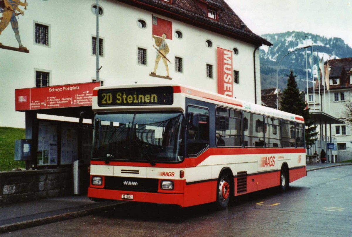 (122'609) - AAGS Schwyz - Nr. 7/SZ 5007 - NAW/Hess am 10. Dezember 2009 in Schwyz, Postplatz