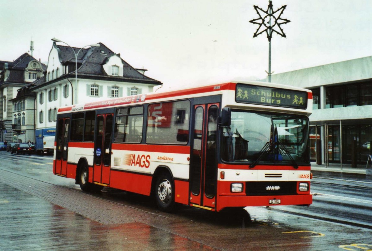 (122'627) - AAGS Schwyz - Nr. 13/SZ 5813 - NAW/Hess am 10. Dezember 2009 in Schwyz, Postplatz