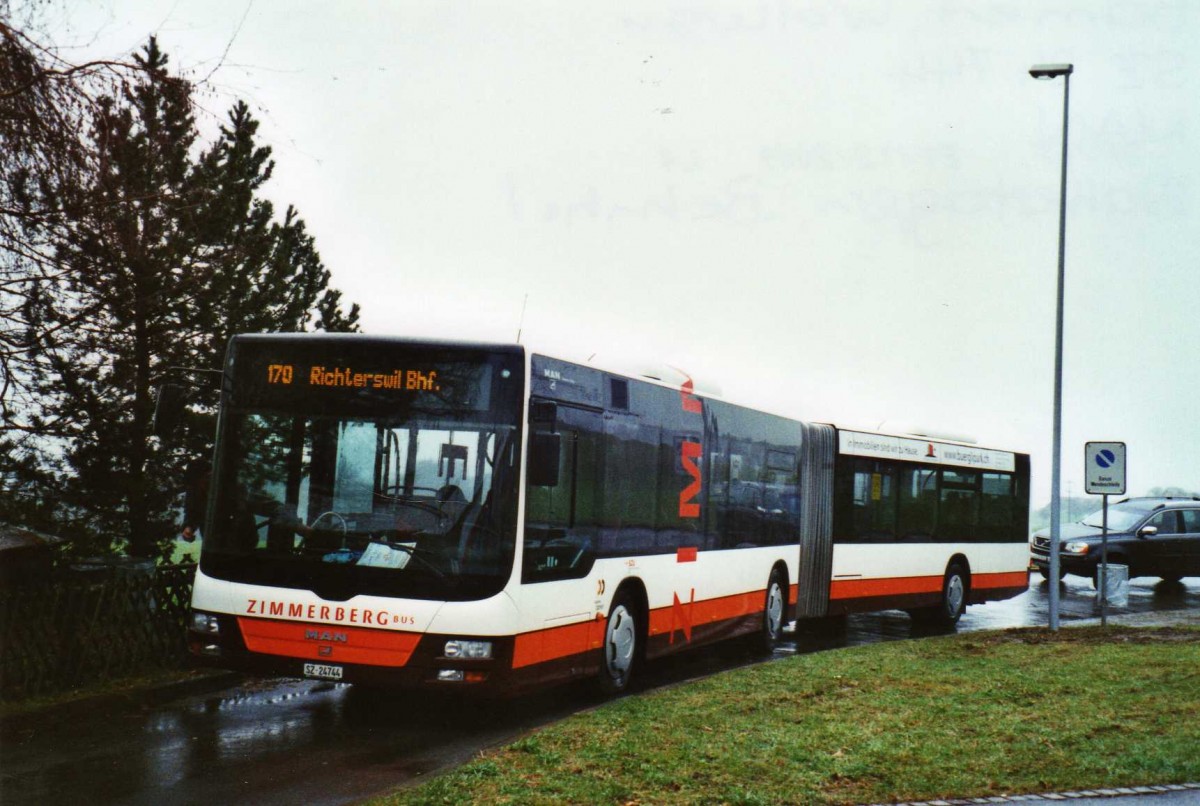 (122'717) - Bamert, Wollerau - SZ 24'744 - MAN (ex Vorfhrfahrzeug) am 10. Dezember 2009 beim Bahnhof Samstagern