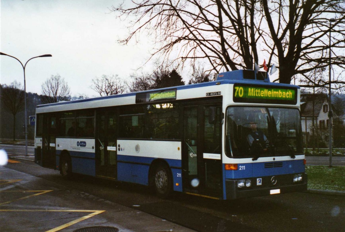 (123'031) - VBZ Zrich - Nr. 211/ZH 588'211 - Mercedes am 13. Dezember 2009 in Zrich, Mittelleimbach