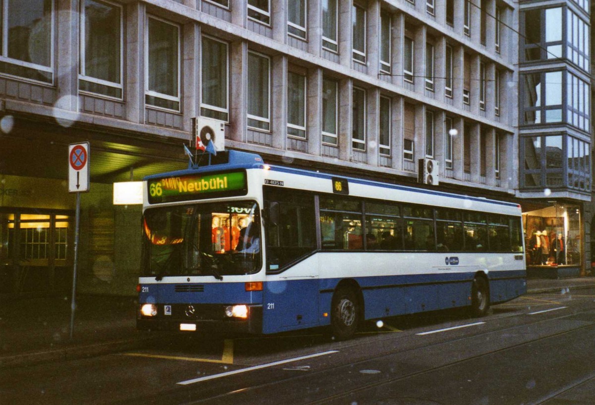 (123'032) - VBZ Zrich - Nr. 211/ZH 588'211 - Mercedes am 13. Dezember 2009 in Zrich, Sihlstrasse