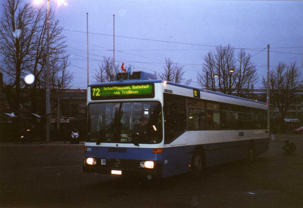 (123'101) - VBZ Zrich - Nr. 211/ZH 588'211 - Mercedes am 13. Dezember 2009 in Zrich, Garage Hardau