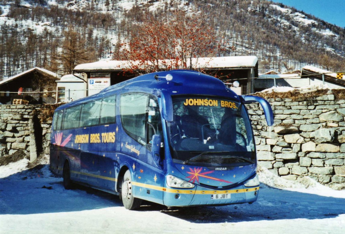 (124'322) - Aus England: Johnson, Nottinghamshire - 6 JBT - Irizar am 14. Februar 2010 in Saas-Fee, Postautostation