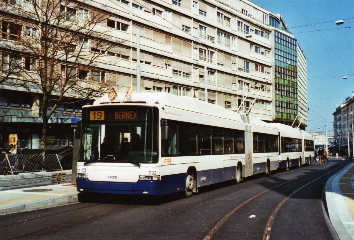 (125'007) - TPG Genve - Nr. 732 - Hess/Hess Gelenktrolleybus am 13. Mrz 2010 in Genve, Coutance
