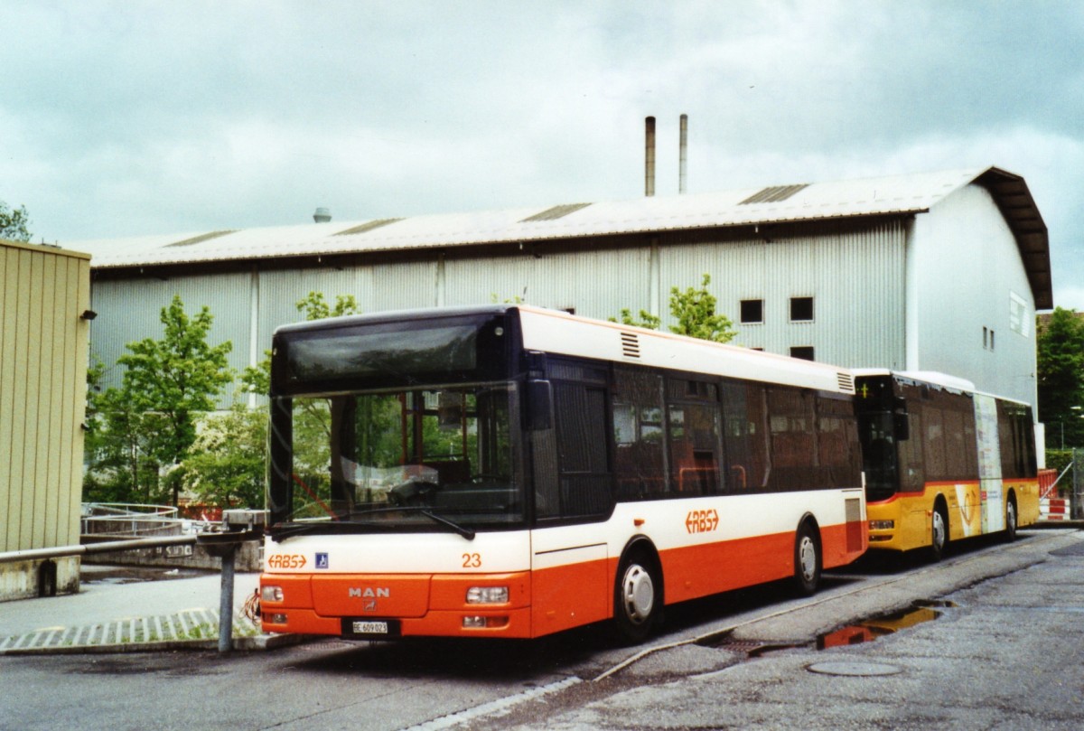 (126'122) - RBS Worblaufen - Nr. 23/BE 609'023 - MAN/Gppel am 13. Mai 2010 in Worblaufen, Garage