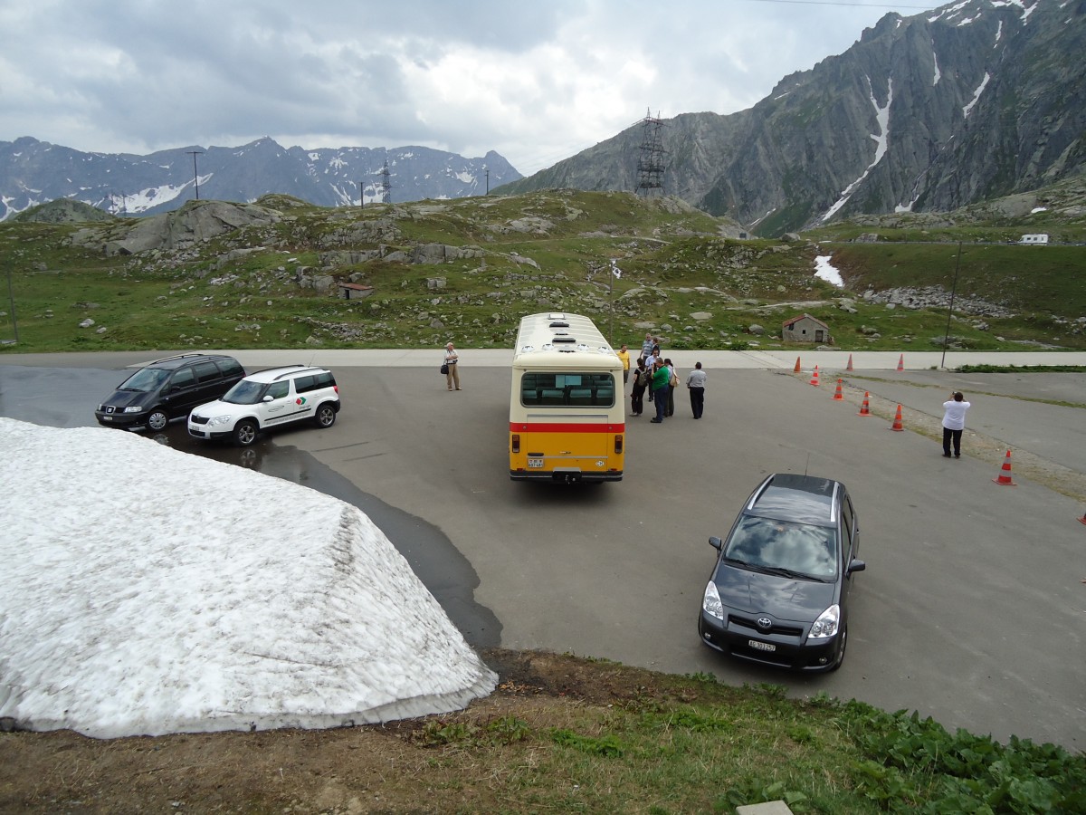 (127'601) - AVG Meiringen - Nr. 74/BE 607'481 - Saurer/R&J (ex P 24'357) am 4. Juli 2010 in Gotthard, Passhhe