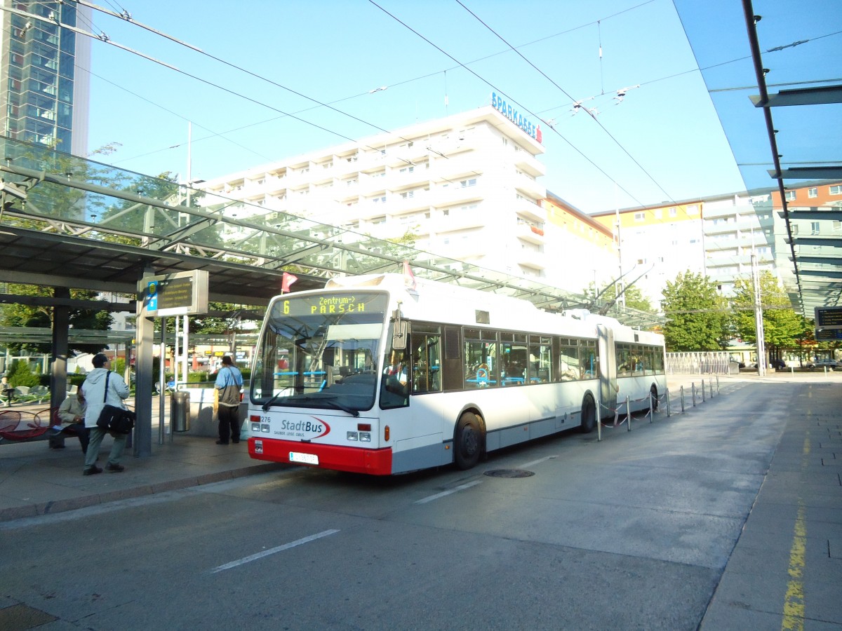 (128'306) - StadtBus, Salzburg - Nr. 276/S 367 JP - Van Hool Gelenktrolleybus (ex Nr. 0376) am 8. August 2010 beim Bahnhof Salzburg