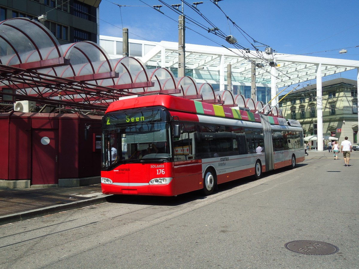 (129'034) - SW Winterthur - Nr. 176 - Solaris Gelenktrolleybus am 22. August 2010 beim Hauptbahnhof Winterthur