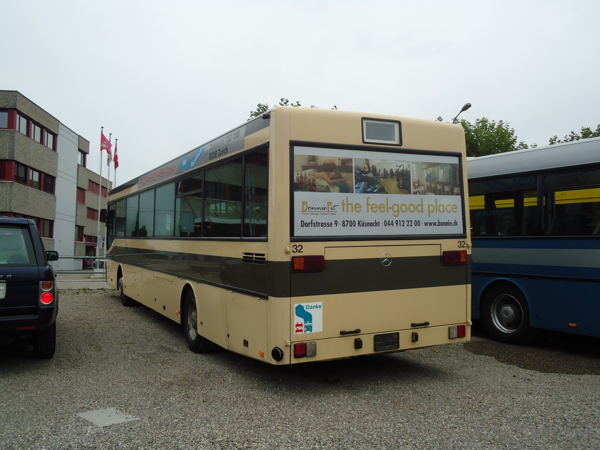 (129'725) - AZZK Zollikon - Nr. 32 - Mercedes am 15. September 2010 in Kloten, EvoBus