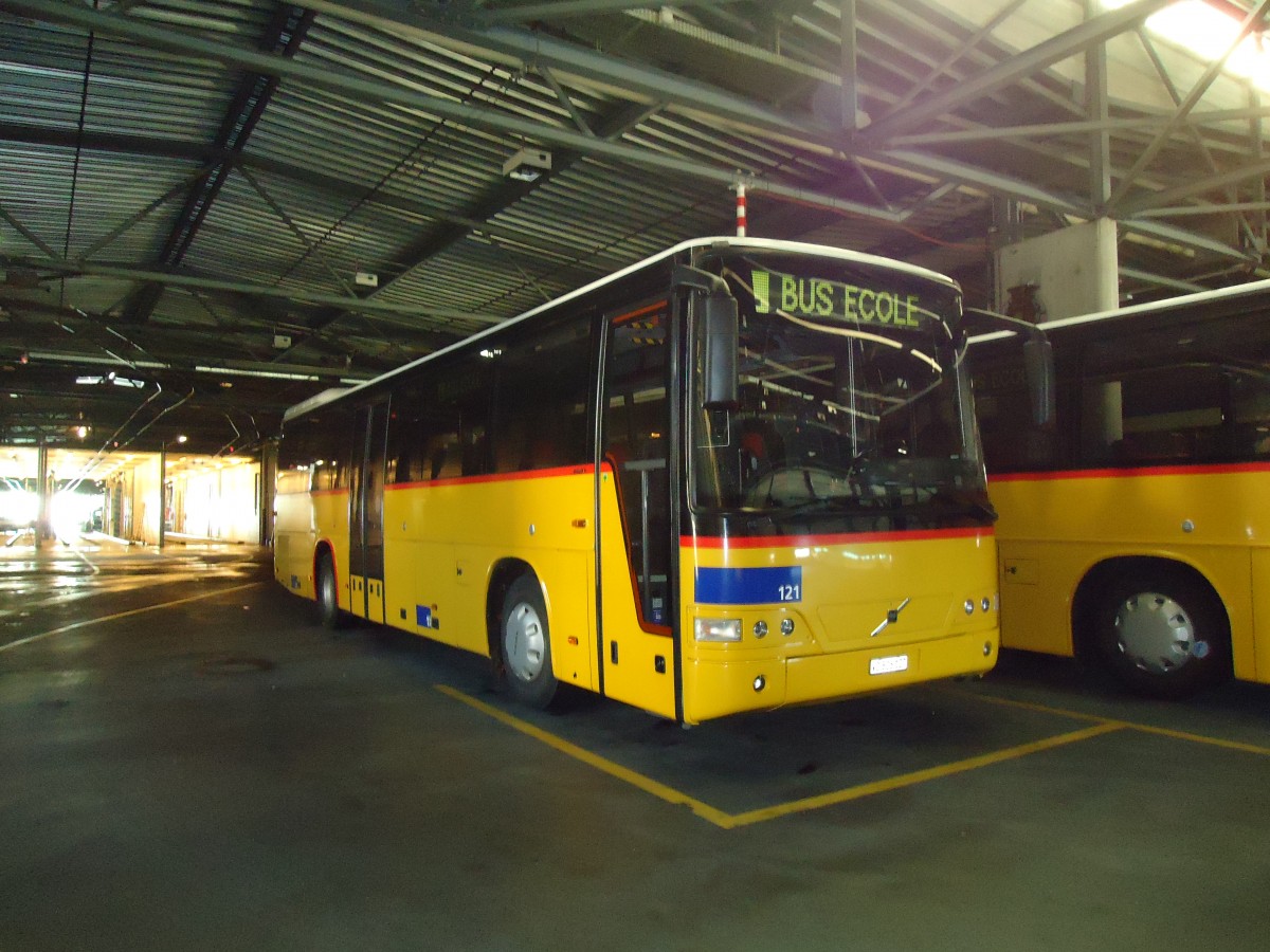 (130'889) - TL Lausanne - Nr. 121/VD 506'127 - Volvo (ex CarPostal Ouest; ex P 25'146) am 13. November 2010 in Lausanne, Dpt Prlaz