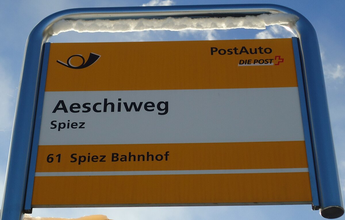 (131'142) - PostAuto-Haltestellenschild - Spiez, Aeschiweg - am 29. November 2010