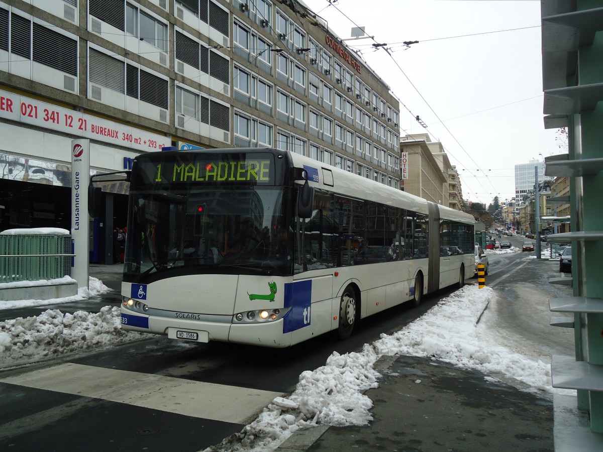 (131'207) - TL Lausanne - Nr. 533/VD 1586 - Solaris am 5. Dezember 2010 beim Bahnhof Lausanne