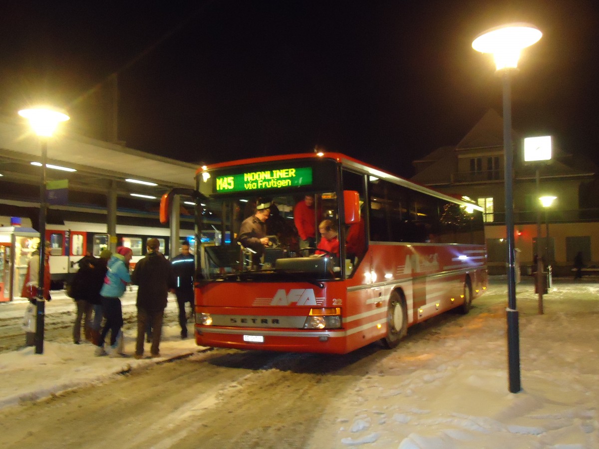 (131'649) - AFA Adelboden - Nr. 22/BE 26'708 - Setra (ex Nr. 8) am 18. Dezember 2010 beim Bahnhof Spiez