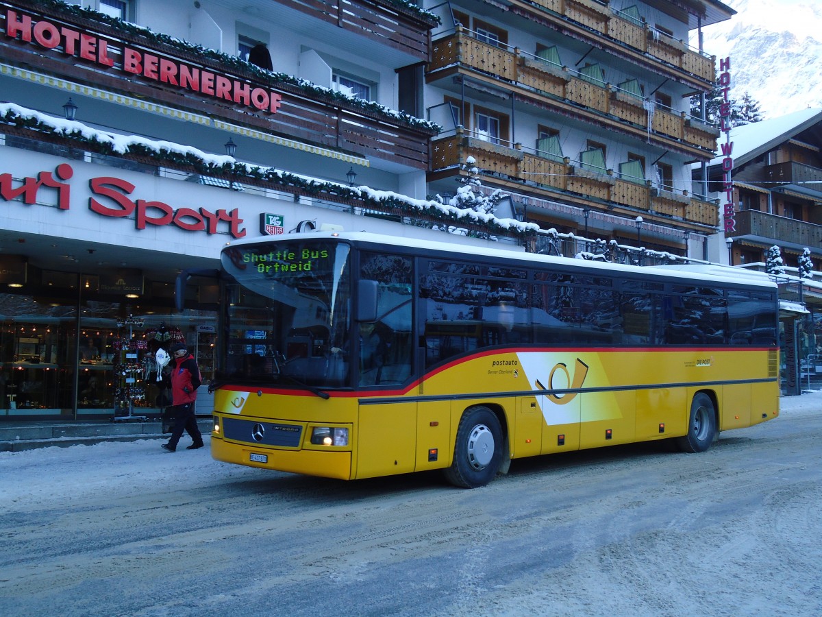 (131'857) - AVG Meiringen - Nr. 70/BE 417'870 - Mercedes am 31. Dezember 2010 beim Bahnhof Grindelwald