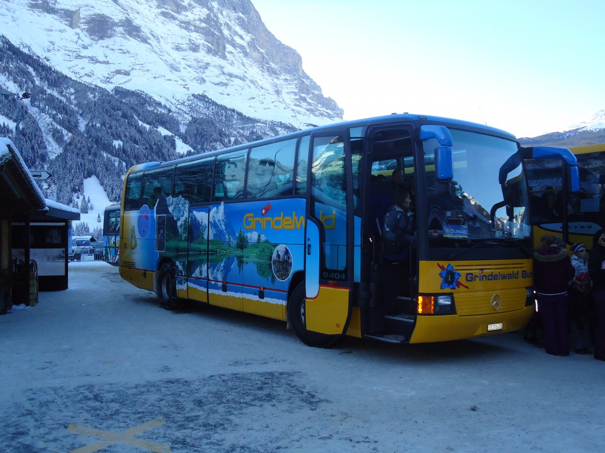 (131'898) - AVG Grindelwald - Nr. 28/BE 376'483 - Mercedes am 31. Dezember 2010 beim Bahnhof Grindelwald