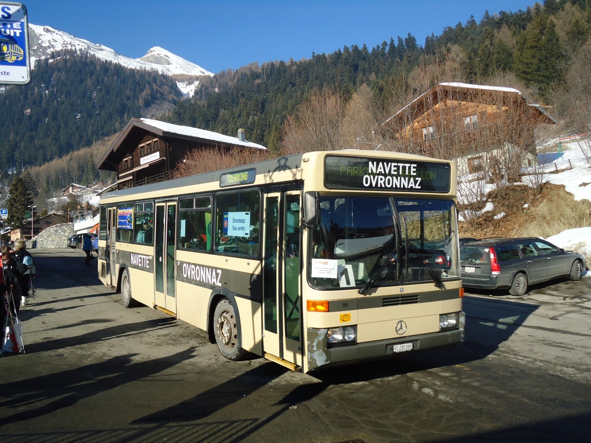 (131'963) - Buchard, Leytron - Nr. 95/VS 285'066 - Mercedes/R&J (ex AZZK Zollikon Nr. 27) am 2. Januar 2011 in Ovronnaz, Post