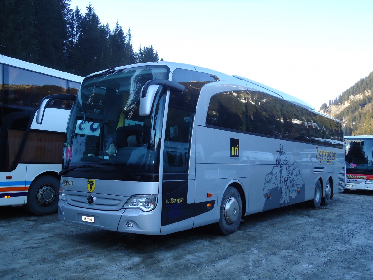 (131'986) - Zgraggen, Schattdorf - UR 9254 - Mercedes am 8. Januar 2011 in Adelboden, ASB