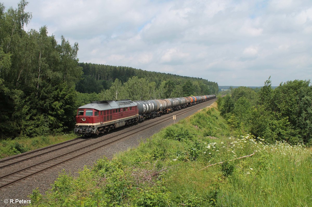 132 004 zieht kurz vor Marktredwitz einen Kesselwagenzug fürs Tanklager in Marktredwitz. 23.06.17