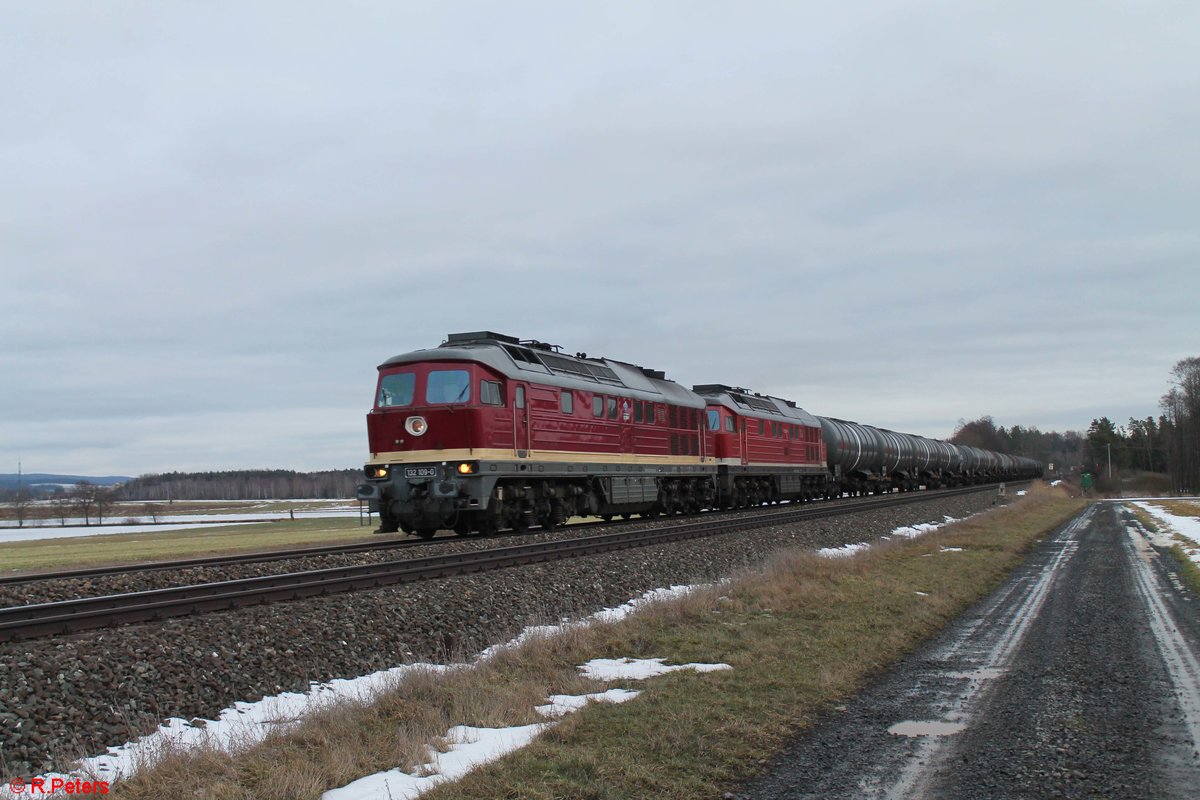 132 109 und 232 238 der LEG ziehen den Kesselzug Neustadt/Donau nach Bitterfeld bei Oberteich gen Hof. 13.02.19