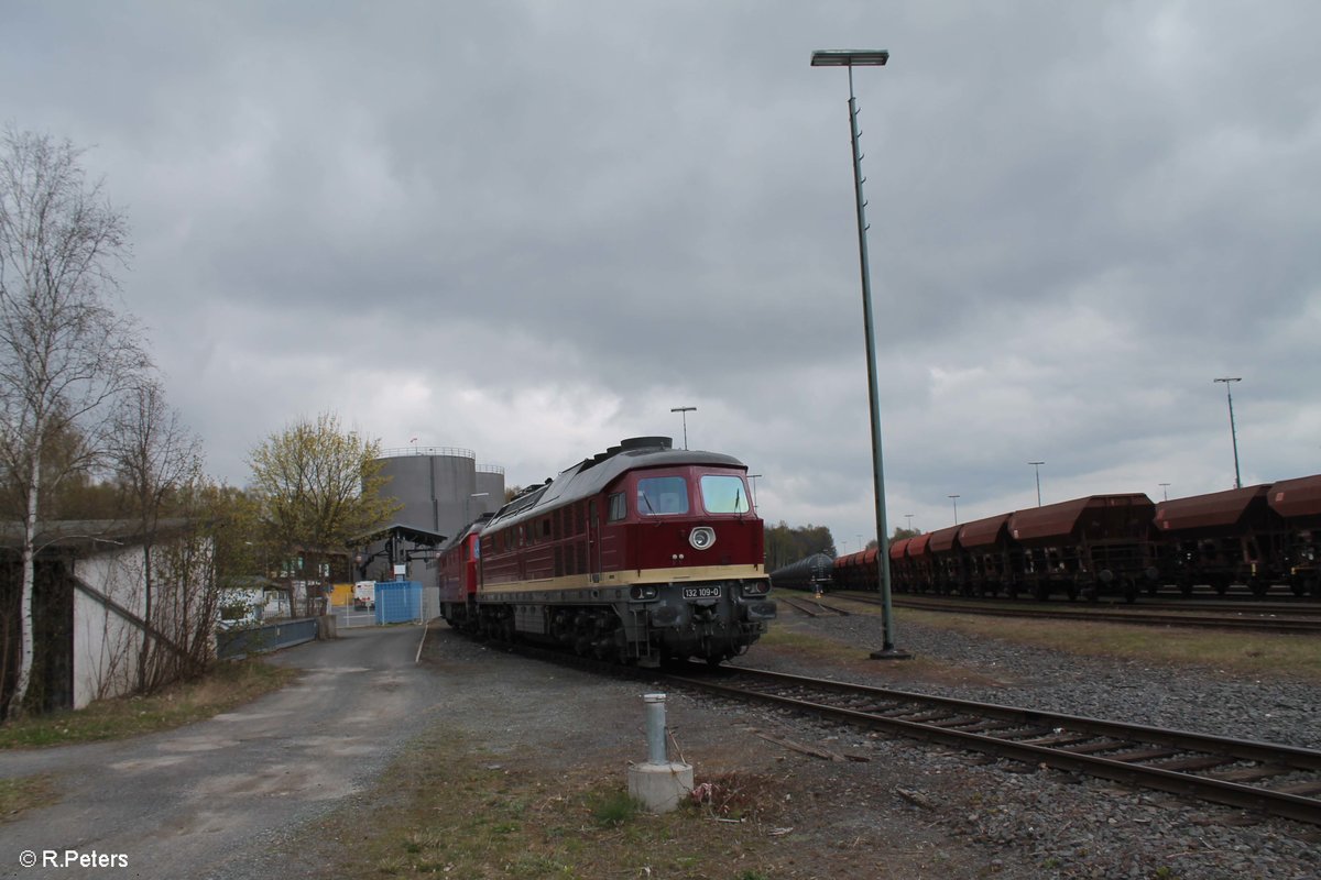 132 109 und 232 673-4 ruhen sich in Marktredwitz aus nach dem sie ein Kesselzug aus Hamburg brachten. 20.04.17