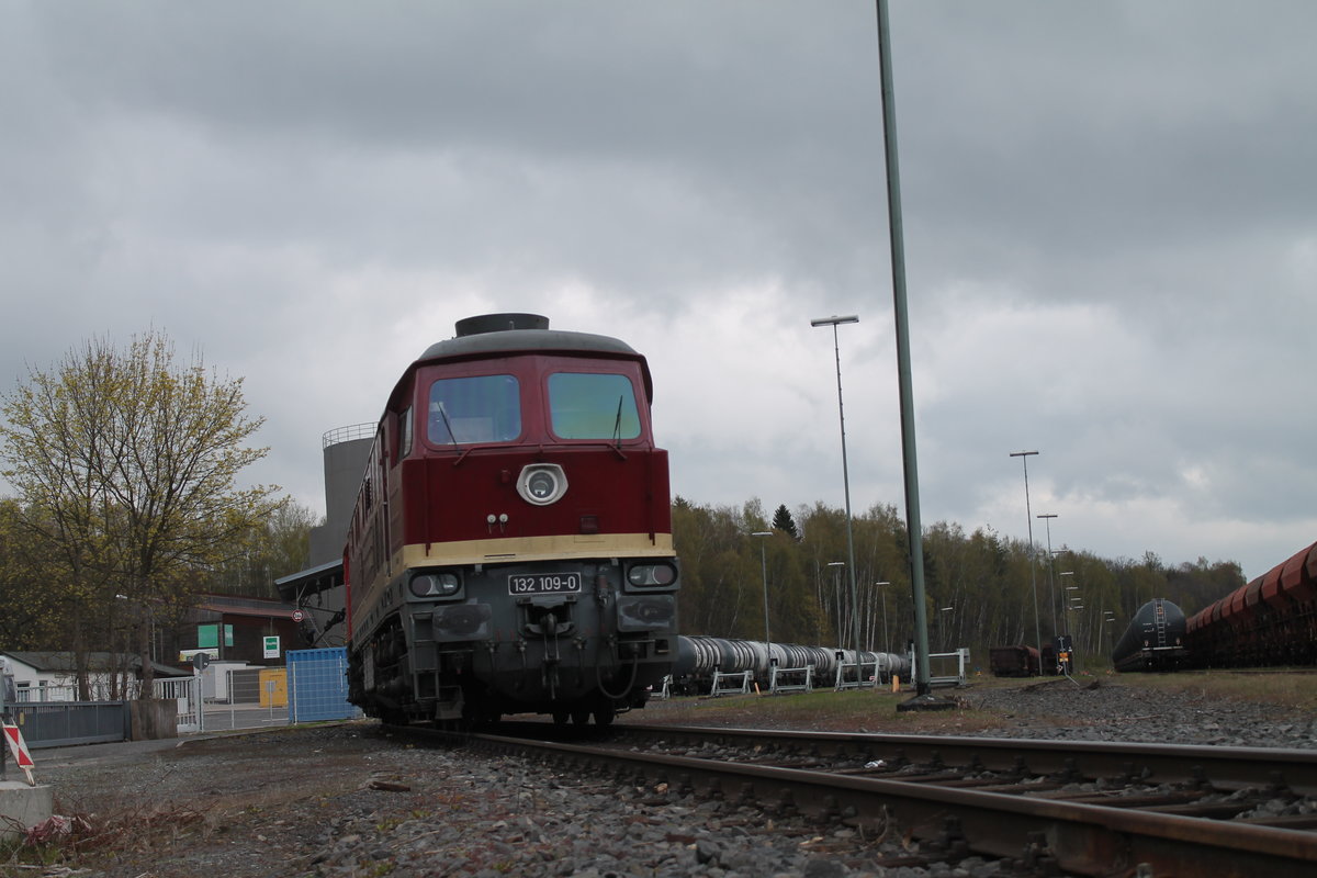 132 109 und 232 673-4 ruhen sich in Marktredwitz aus nach dem sie ein Kesselzug aus Hamburg brachten. 20.04.17