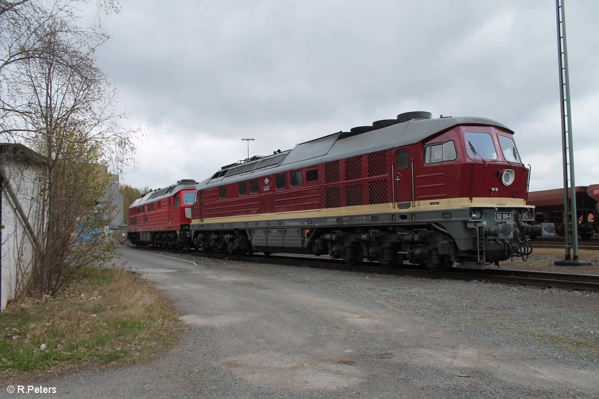 132 109 und 232 673-4 ruhen sich in Marktredwitz aus nach dem sie ein Kesselzug aus Hamburg brachten. 20.04.17